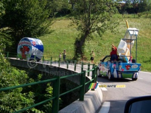 The La Vache Qui Rit packaging and one of the cars at the bend - [1 day in the La Vache Qui Rit 'caravane'] (938x)