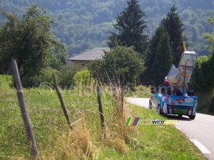 A Pik & Croq car lonely in the French mountains - [1 day in the La Vache Qui Rit 'caravane'] (859x)