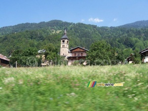 A nice church and a nice view on our way - [1 day in the La Vache Qui Rit 'caravane'] (2136x)