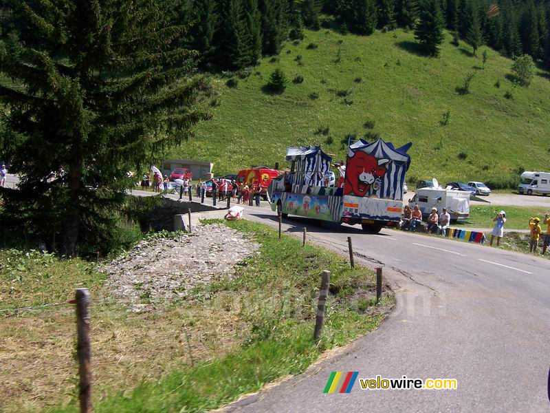 De La Vache Qui Rit vrachtwagen - [1 dag in de reclamecaravaan van La Vache Qui Rit]