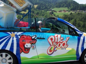 We're passing one of the Pik & Croq' cars - [1 day in the La Vache Qui Rit 'caravane'] (1187x)