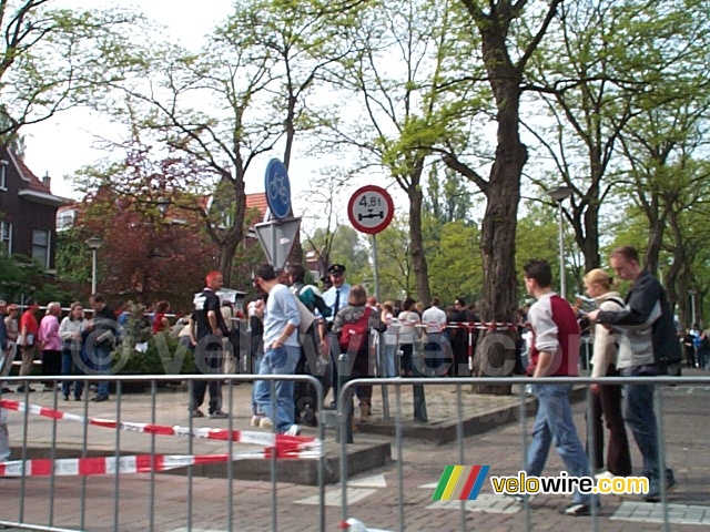 [The Netherlands - Rotterdam] A queue of people waiting near the house of Pim Fortuyn