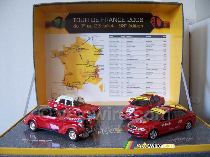 De miniatuurversies van de officiële auto's van de Tour de France door de jaren heen