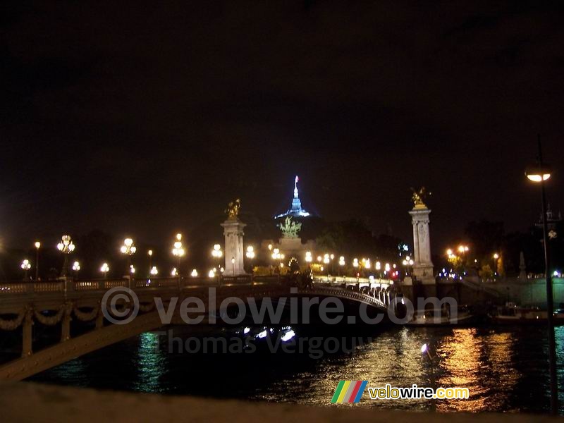 De Pont Alexandre III met daarachter het dak van het Grand Palais (1)