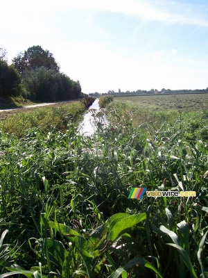 L'autre côté de la petite rivière (301x)