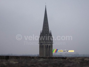 The tower of the 'Saint-Pierre' church (422x)