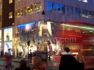 fcuk et un bus rapide sur Oxford Street (389x)