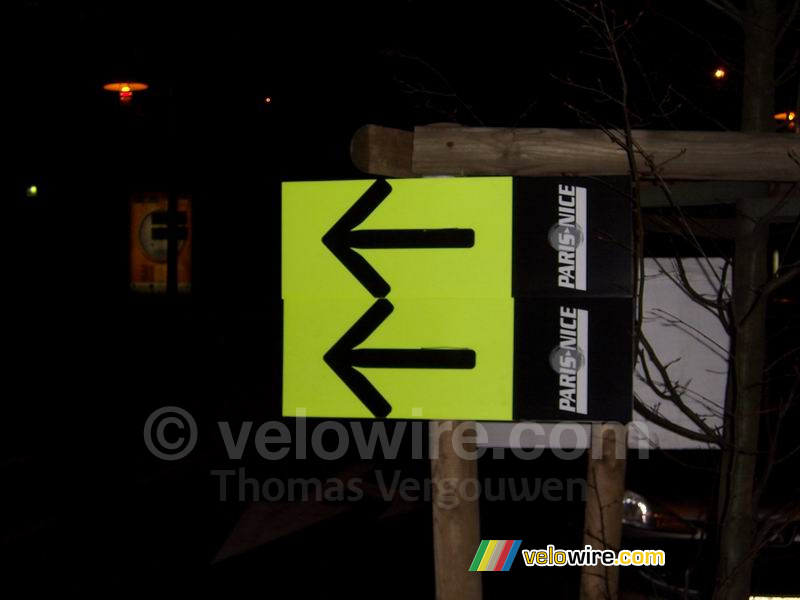 De pijltjes voor de proloog van Paris-Nice hangen er al!