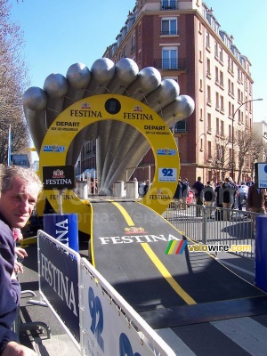 Le départ du prologue de Paris-Nice (297x)