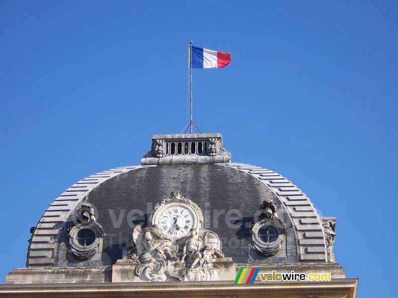 Klok en dak van Ecole Militaire