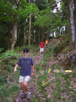 Florent, Bernie & Fabian going downhill (311x)