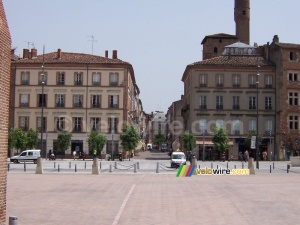 Place Sainte Cécile à Albi (2) (553x)