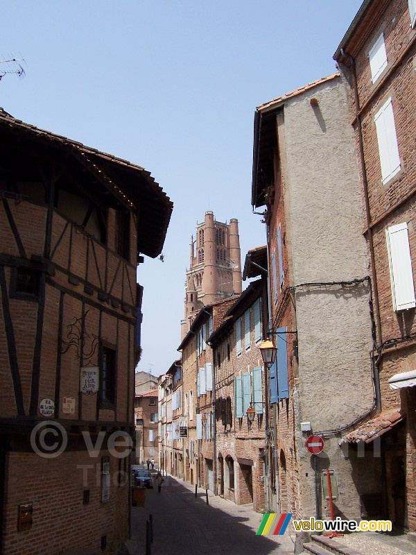 Straatje en de kathedraal Sainte Cécile
