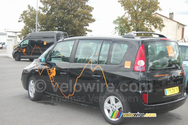 Voor vetrek: een Renault Espace en de Trafic