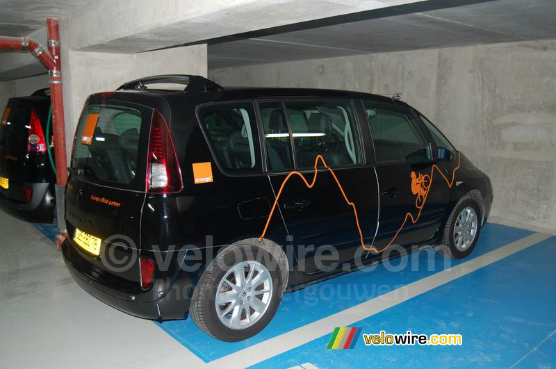 Voor vertrek: de auto's zijn aangekomen in onze parkeergarage