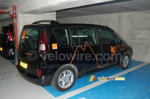 Avant départ : les voitures sont arrivées dans notre parking (587x)