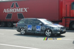 Une voiture de France Bleu à Calais (557x)