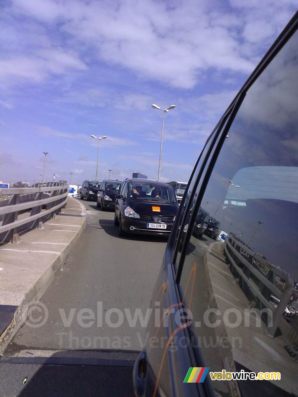 De auto's van Orange rijden de boot op (1)
