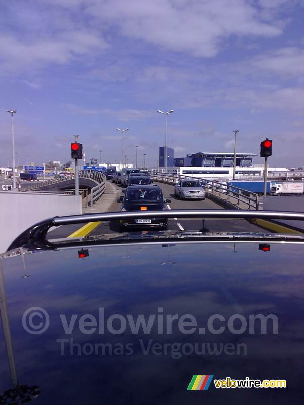 De auto's van Orange rijden de boot op (2)