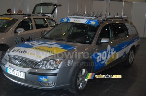 Une voiture AG2R (597x)