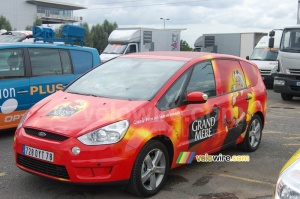 Une voiture Grand' Mère (503x)