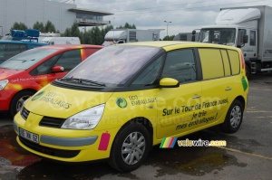 Une voiture Eco Emballages (716x)