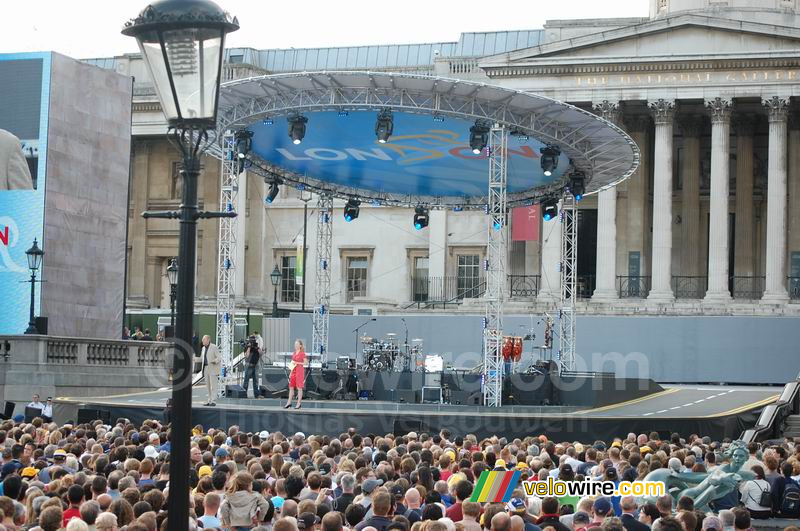 De presentatoren van de teampresentaties op Trafalgar Square
