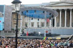 The presentors of the team presentations at Trafalgar Square (559x)