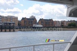 Seen from the Tour de France shuttle boat: a boat close to Rotherhithe Street (616x)