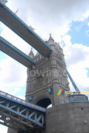 The Tower Bridge seen from the Tour de France shuttle boat (3) (570x)