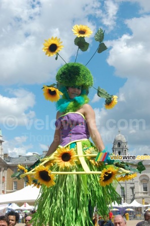 One of the sunflower girls in the Village Départ (643x)