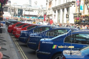 Some of the cars of the Tour organisation in London (562x)