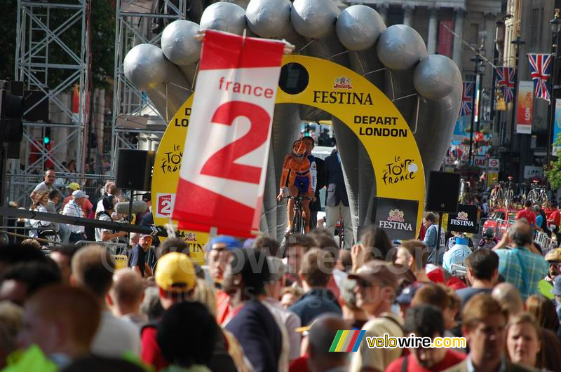 Thomas Dekker van Rabobank bij het vertrek van zijn proloog