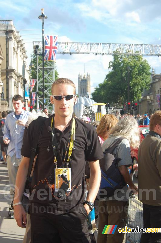 Thomas, met op de achtergrond de start en Westminster Abbey (1)