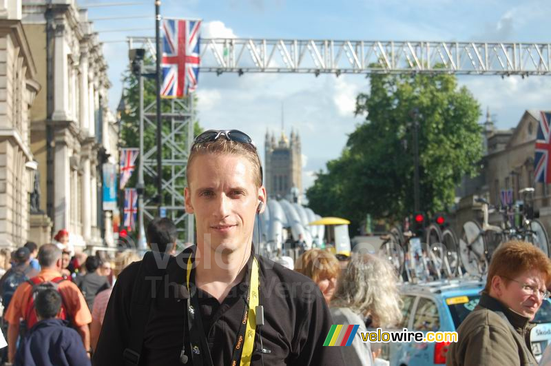 Thomas, met op de achtergrond de start en Westminster Abbey (2)