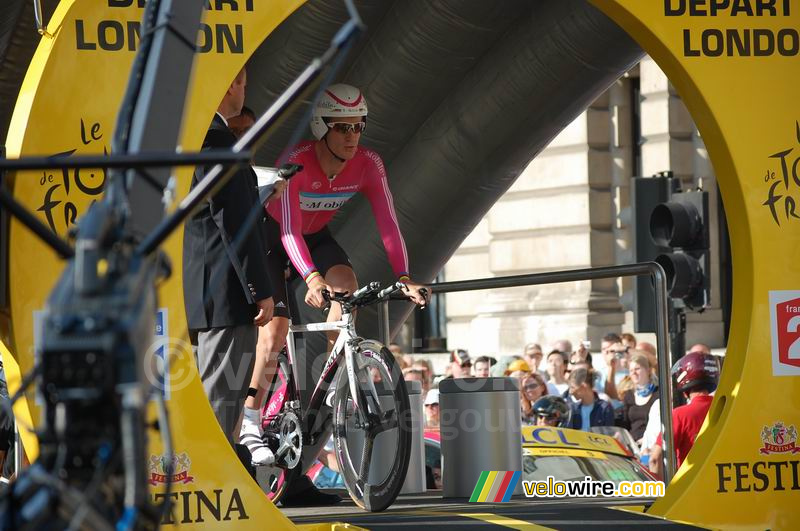 Michael Rogers van T-Mobile bij de start van zijn proloog