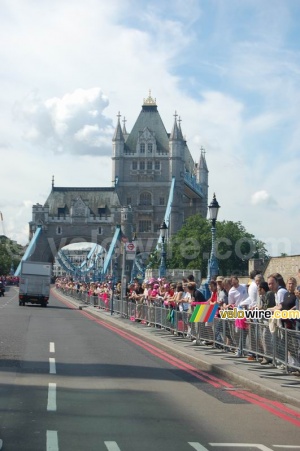Approaching the Tower Bridge (684x)