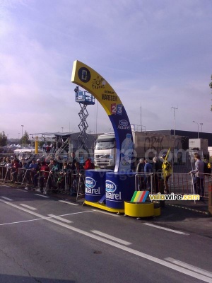 L'arche de départ de l'étape Waregem > Compiègne (650x)