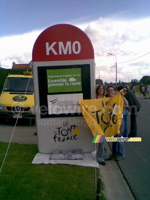 Des gens motivés au kilomètre zéro à Waregem (697x)