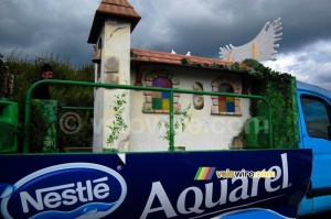 The Nestlé Aquarel 'church' in the advertising caravan (828x)