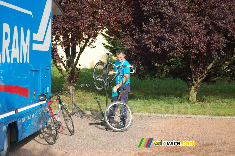 Een mecanicien van Milram