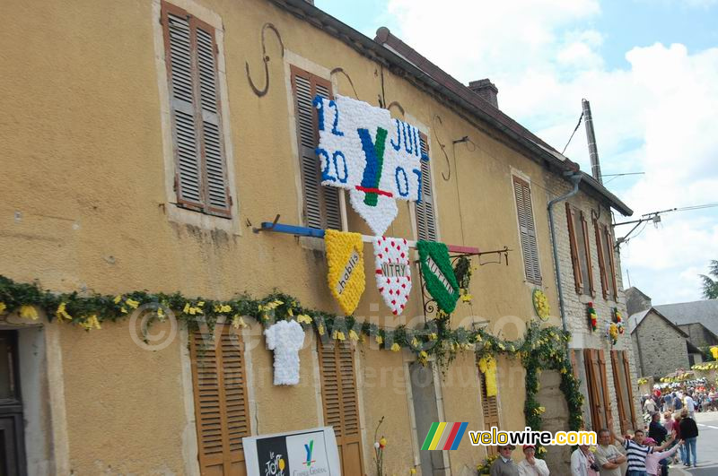 Nitry, met veel mooie decoratie (4)