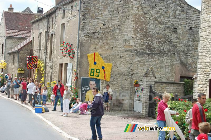 Nitry, met veel mooie decoratie (6)