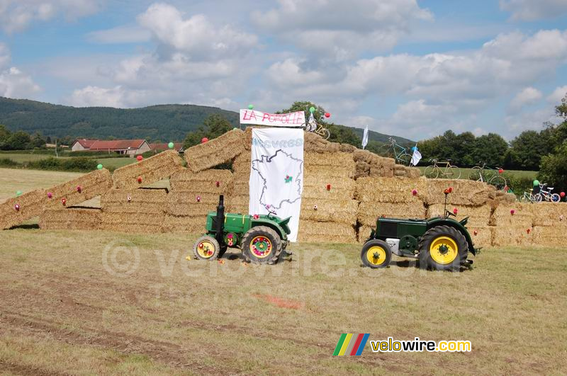 Een decoratie van hooi in La Porolle