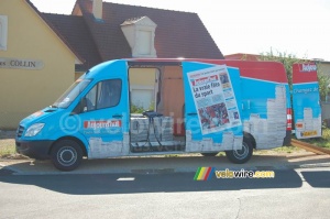 Quelques journaux dans un camion Aujourd'hui en France (839x)