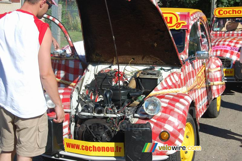 Problemen met één van de 2CVs van Cochonou ?