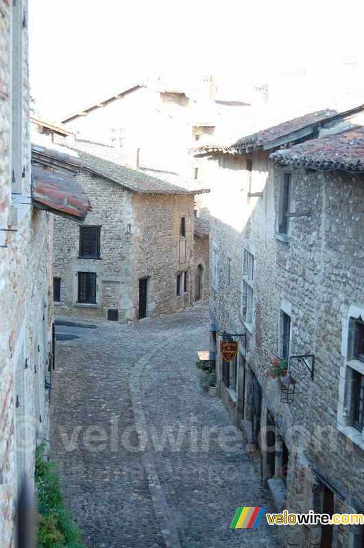 Uitzicht vanuit mijn hotelkamer in Pérouges (2)
