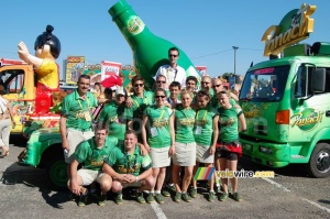 The whole team of the Panach' advertising caravan (752x)
