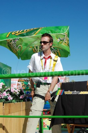 Julien, l'animateur de la caravane publicitaire Panach' (490x)