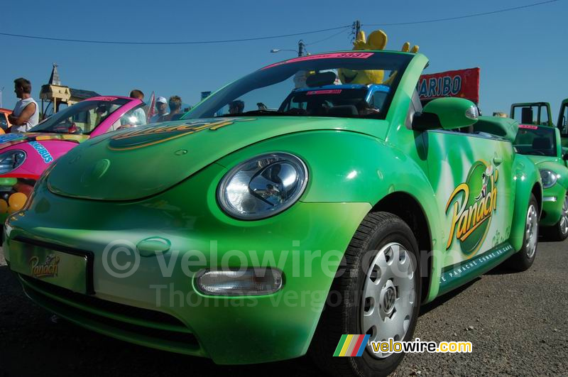 De New Beetle van de Panach' reclamecaravaan
